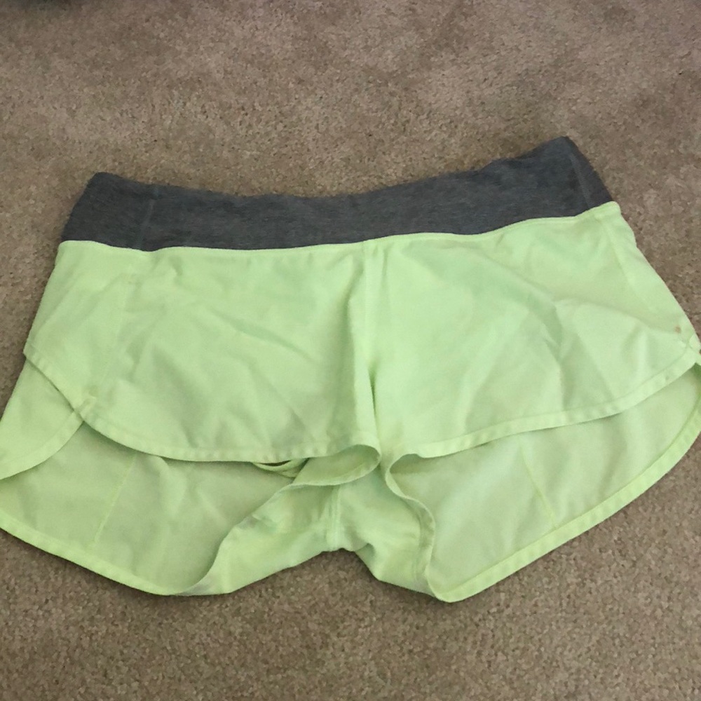 lulu lemon size 8 2.5 in speed shorts